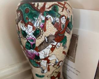 Chinese Nanking crackle-glazed procelain jar
