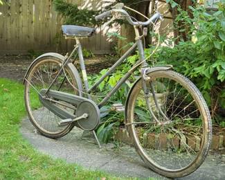 1955 Raleigh Dyno-Four, with a 4-speed rear hub and integral 6-volt Dynohub generator. 