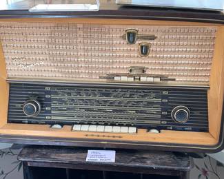 Vintage Korting Dynamic 1030 tabletop tube radio