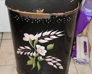 Tole laundry basket