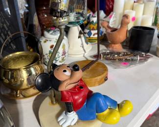This vintage Mickey Mouse lamp just needs some love!