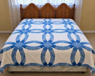 Blue Wedding Ring Quilt Bedroom