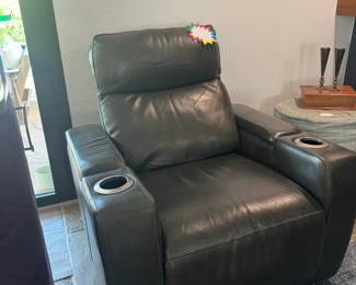 Single recliner
