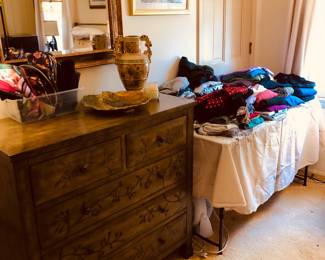 Dresser and Ladies Clothes!!