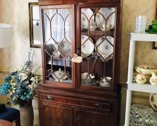 Petite Display/China Cabinet