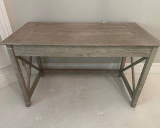 Desk/table.....