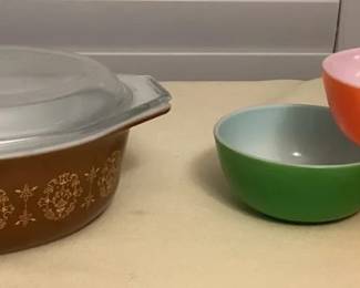CCM104 Vintage Pyrex Regency Casserole Dish & Hazel Atlas Milk Glass Bowls
