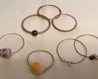 CCM077 Seven Tahitian Pearl, Sunrise Shell, Puka Shell & Other Bangle Bracelets 
