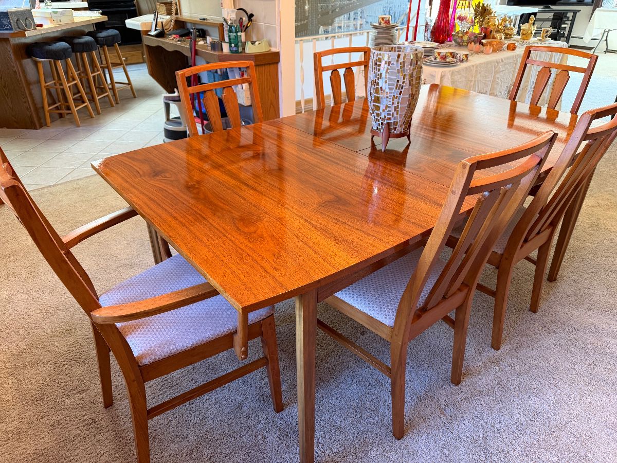 Fabulous Mid CenturyTable and Chairs
