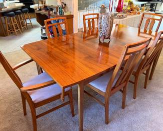 Fabulous Mid CenturyTable and Chairs