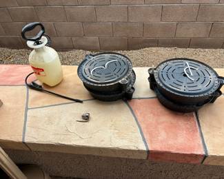 Garden Sprayer And Round Bases