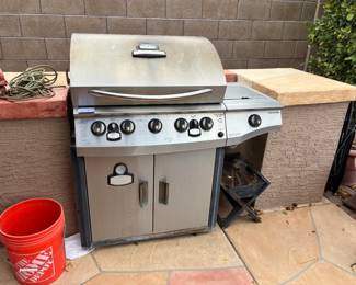 Freestanding Outdoor Grill