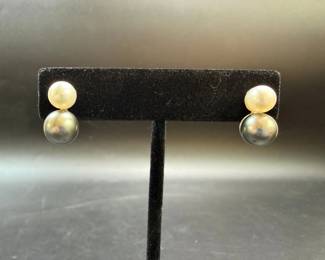 14kt pearl earrings