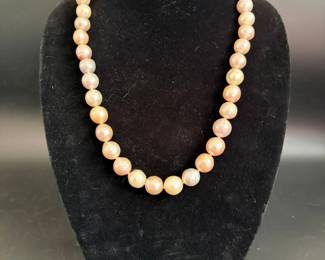Light pink pearl necklace