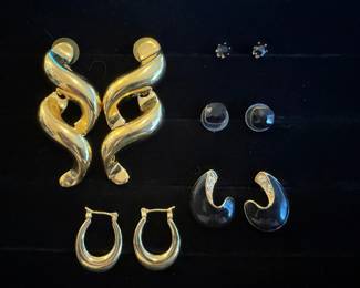 Vintage earrings: Trifari