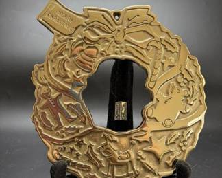 Virginia metal rafters Christmas wreath trivet