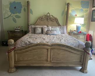 King Bed w/Extra Posts!