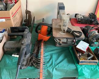Handheld garage tools