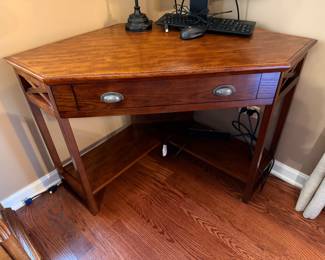 Corner wooden desk