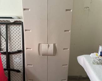 Rubbermade cabinet