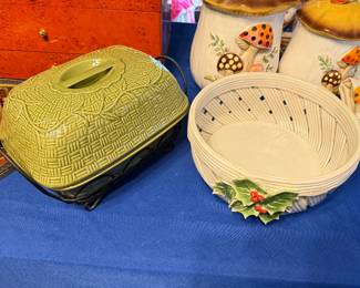 Vtg Temp-Tations & Capodomante Weave Christmas Bowl
