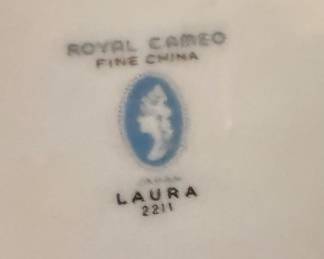 China Set Royal Cameo Laura Pattern 
