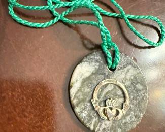 Rare Vtg Green Connemara Marble Disc Claddagh