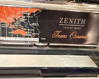 Vtg Zenith Trans Oceanic R7000 12 band portable shortwave radio, works well