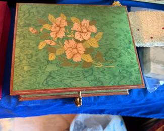 Vtg handcrafted in Italy Sorrento Jewelry Box