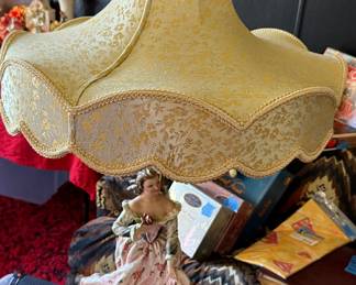Vtg Victorian Capodimonte Table Lamp, beautiful