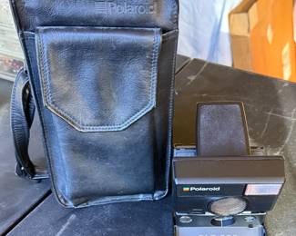 Vtg Polaroid SLR680 & Case