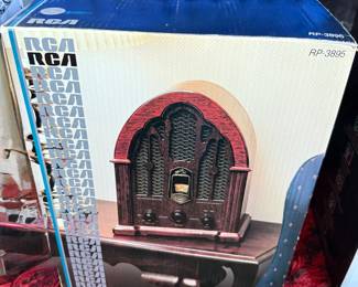 Vtg RCA Cathedral Reproduction Radio, NEW
