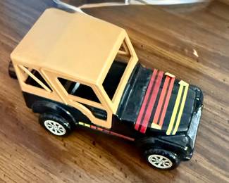 VTG AVON Jeep