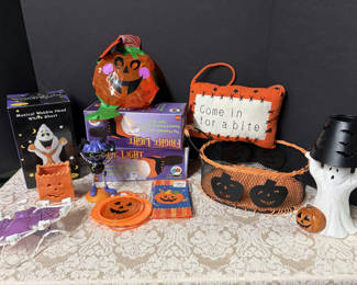 Lot 25: Halloween Lot