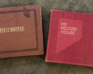 Lot 4: 20 Vintage Vinyl Singles In Albums