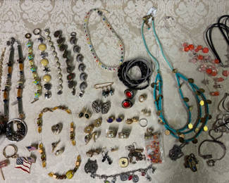 Lot 15: Costume Jewelry Lot
