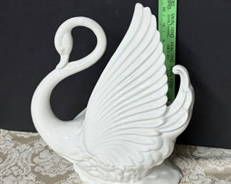 Lot 43: Vintage White Swan TV Lamp Planter Lamp Maddux of California 12" x 9"