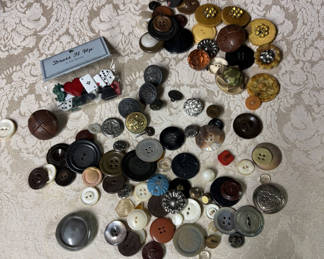 Lot 23: Vintage Buttons