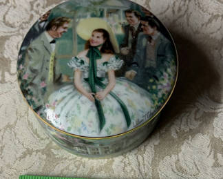 Lot 18: Gone With the Wind Music Box