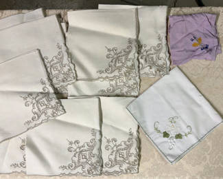 Lot 21: Vintage Linens