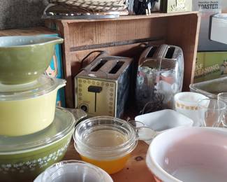 Many vintage toasters and irons