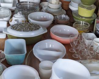 Pyrex and Milkglass bowls