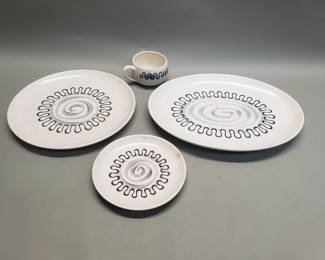 560 Lot 493 vintage Metlox Poppytrail Aztec pattern