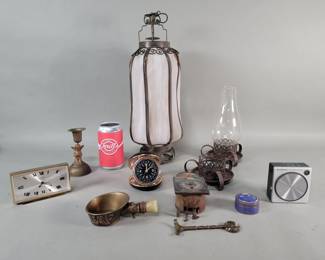 610 Lot 539 Box of miscellaneous vintage Seth Thomas desk