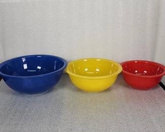 465 Lot 430h Vintage Pyrex clear bottom nesting bowls