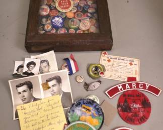 543 Lot 477 Group of vintage pinback buttons photos and