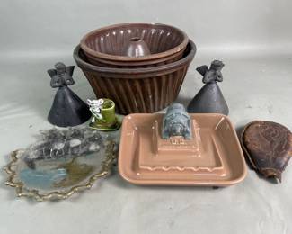 816 Lot 731 Group of vintage pottery bell ceramic