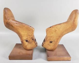 013 Lot 22 Vintage cobbler s wooden shoe bookends