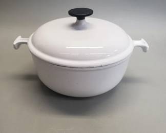 209 Lot 234 Vintage Le Creuset 20 La Mama covered pot