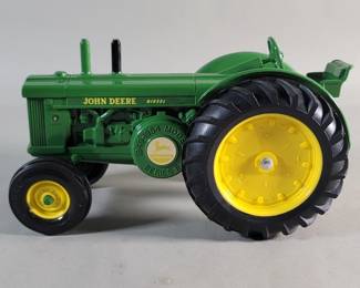700 Lot 623 1 16 scale die cast metal John Deere model R